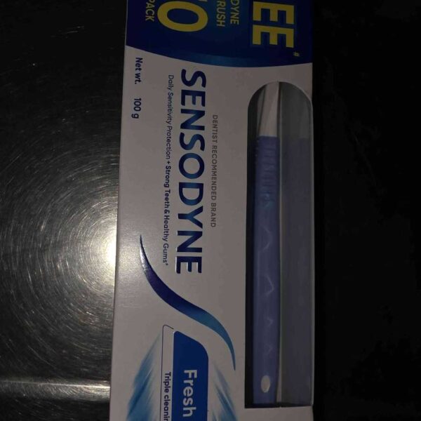 SENSODYNE FRESH GAL FREE SENSODYNE TOOTHBRUSH 70 INSIDE THIS PACK 100GM - Image 2