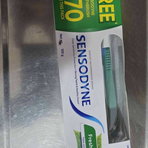 SENSODYNE FRESH MINT FREE SENSODYNE TOOTHBRUSH 70 INSIDE THIS PACK 100GM